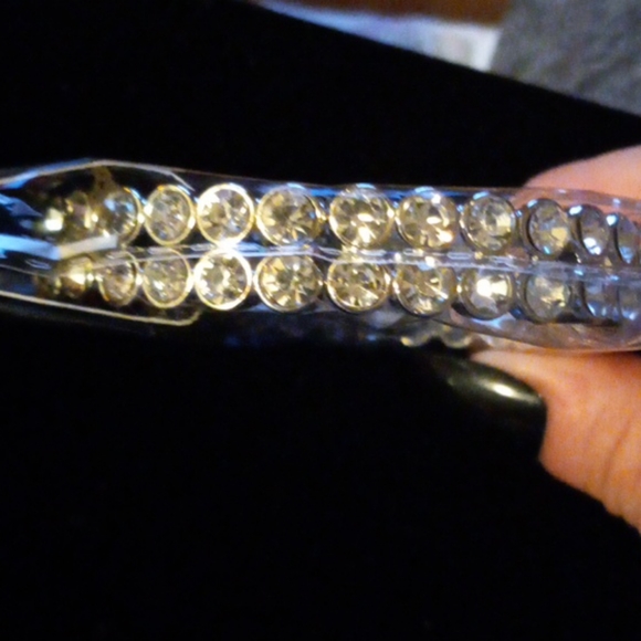 Paparazzi come and get it white braclet